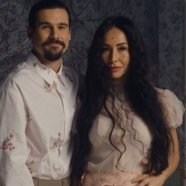 Sabrina Sato e Nicolas Prattes anunciam chegada do primeiro filho do casal