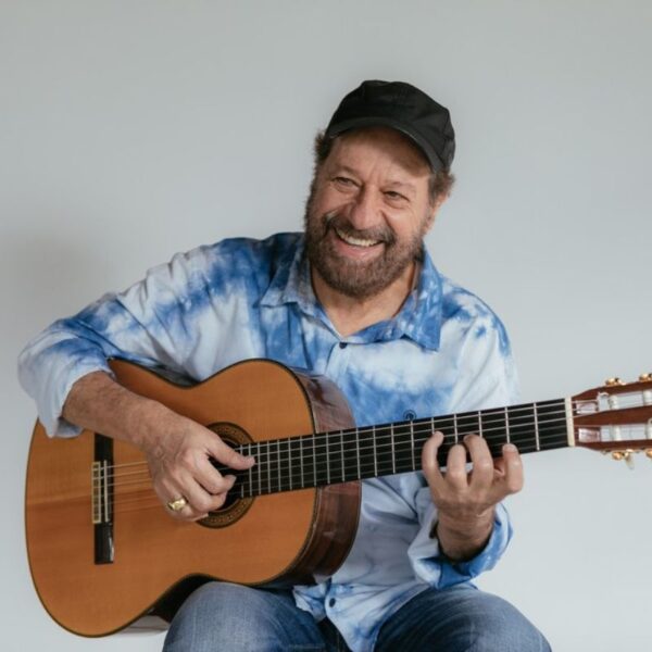 João Bosco celebra 80 anos com álbum ao vivo gravado com orquestra alemã de jazz