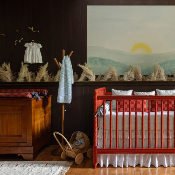 Quarto de bebê inspirado no campo propõe refúgio afetivo e atemporal na CASACOR São Paulo 2026