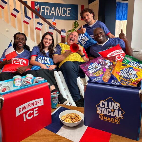 Smirnoff Ice e Club Social Snack apostam na resenha brasileira para os dias de jogo
