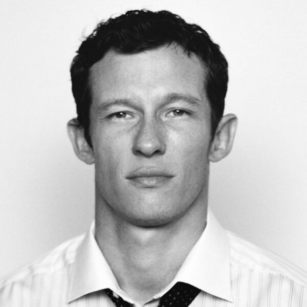 Callum Turner entra para o universo de Johnnie Walker Blue Label
