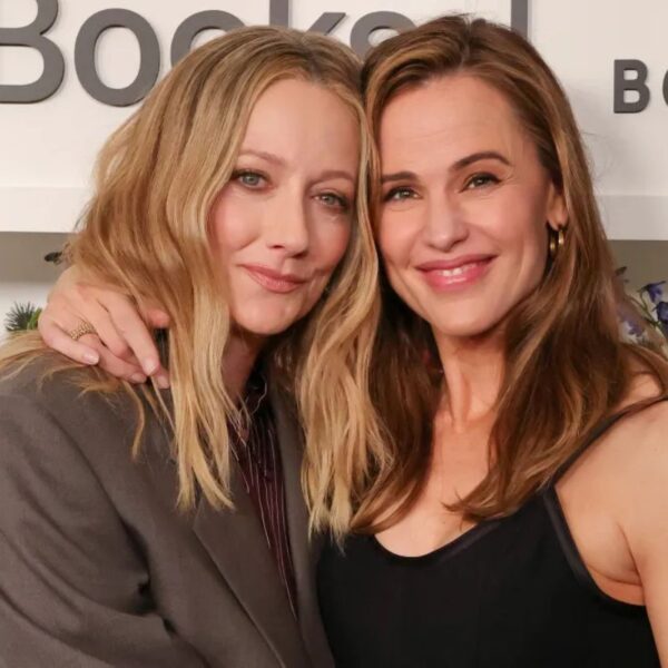 Jennifer Garner e Judy Greer são flagradas em possível set de filmagens de “De Repente 30”