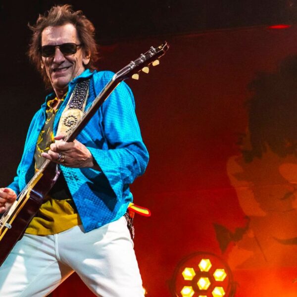 Ronnie Wood anuncia show no Brasil em 2026 no Espaço Unimed