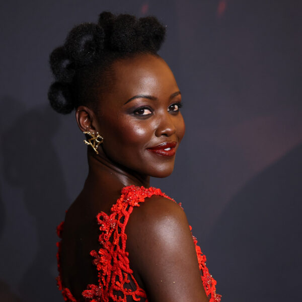 Lupita Nyong’o leva joalheria brasileira ao tapete vermelho em Paris