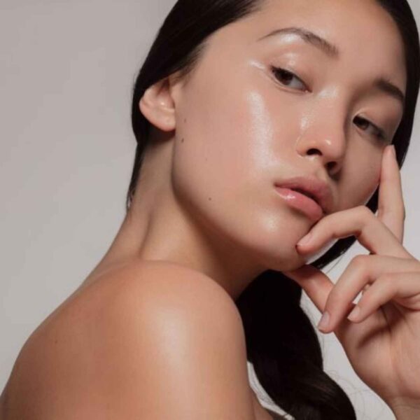 Glass Skin vai além do skincare: 7 pontos que influenciam uma pele luminosa e uniforme