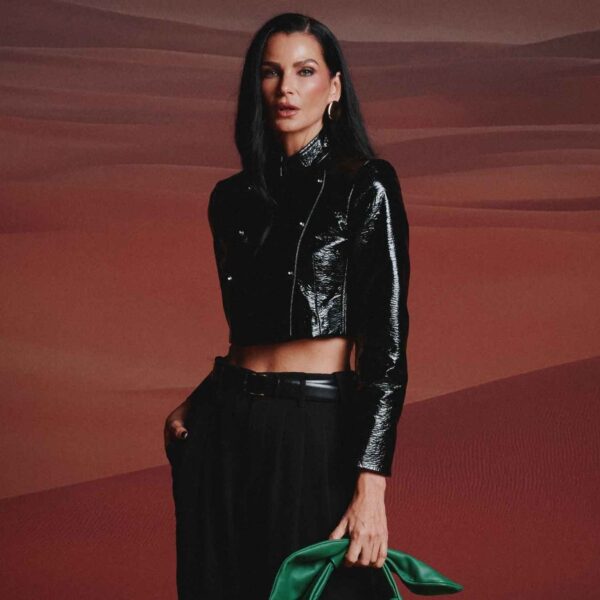 Fernanda Motta aposta em look all black para evento da Louis Vuitton em São Paulo