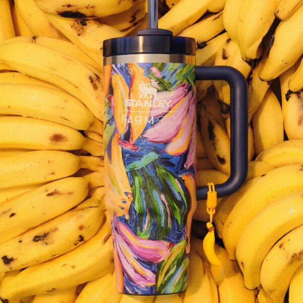 Estampas tropicais brasileiras ganham espaço em nova collab global