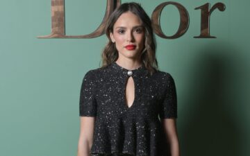 Isabelle Drummond aposta em look total Dior para inauguração de boutique em São Paulo