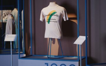 Hering leva memória da camiseta brasileira para exposição inédita em São Paulo