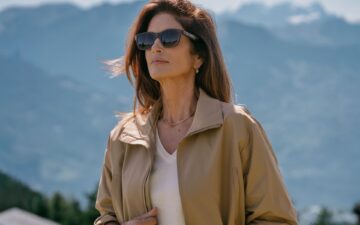 Cindy Crawford revisita três décadas de história com a OMEGA na Suíça