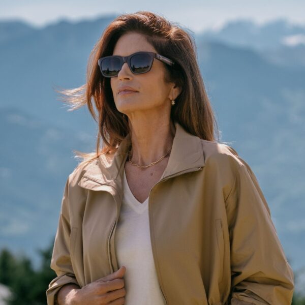 Cindy Crawford revisita três décadas de história com a OMEGA na Suíça