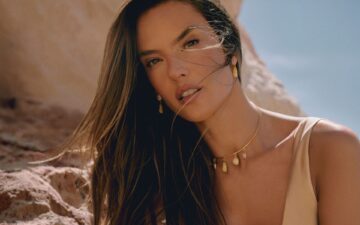 Alessandra Ambrosio estrela campanha inspirada em luz, natureza e formas orgânicas