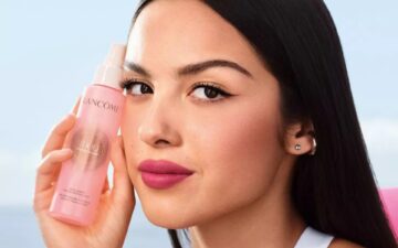 Bruma de maquiagem aposta em longa duração e ativos de skincare