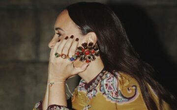 Katia Barros celebra presença brasileira no BoF 500 durante gala em Paris