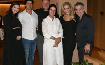 Fernanda Calfat reúne convidados em jantar que conecta fotografia, moda e hospitalidade