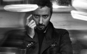Após uma década, Anthony Vaccarello deixa a direção criativa da Saint Laurent