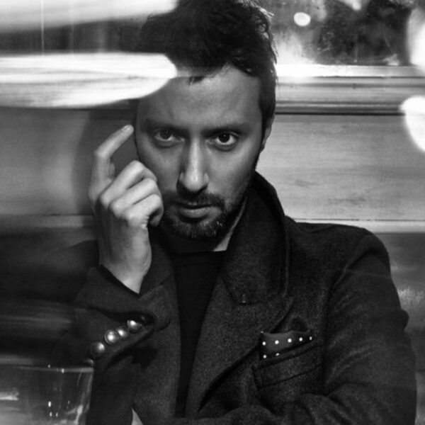 Após uma década, Anthony Vaccarello deixa a direção criativa da Saint Laurent