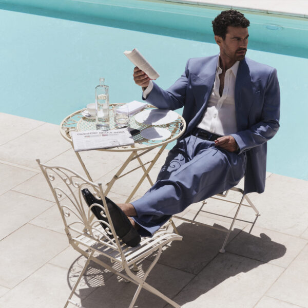 Theo James retorna à campanha de Light Blue em nova leitura do Mediterrâneo
