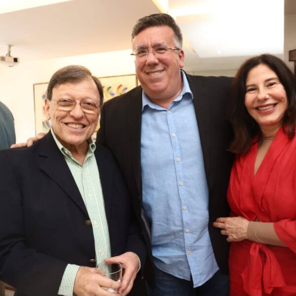 Francisco Barreira celebra 76 anos com feijoada e festa no Chopin