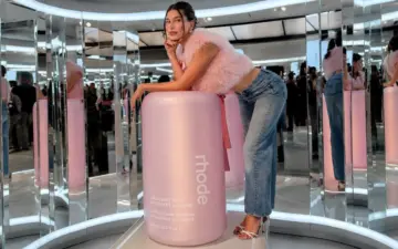Rhode, marca de Hailey Bieber, ainda define data para chegar ao Brasil