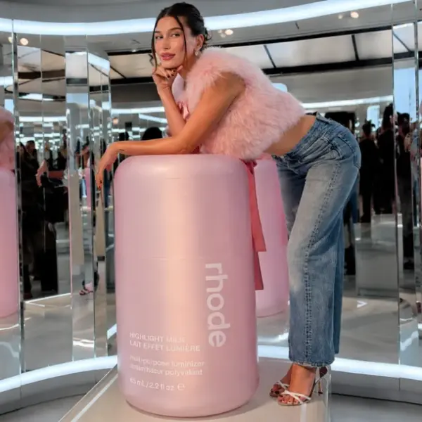 Rhode, marca de Hailey Bieber, ainda define data para chegar ao Brasil