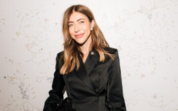 Carol Bassi celebra parceria com a Trussardi em encontro em São Paulo