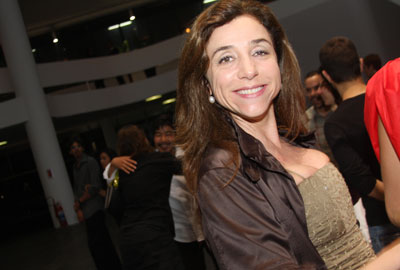 Marisa Orth se prepara para mudar de ares na dramaturgia: em 2010, a atriz vai interpretar Simone de Beauvoir na peça O Inferno Sou Eu.