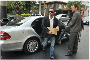 Francisco Costa chega ao Brasil