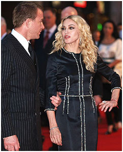 Briga de Madonna e Guy, acaba atingindo os funcionarios