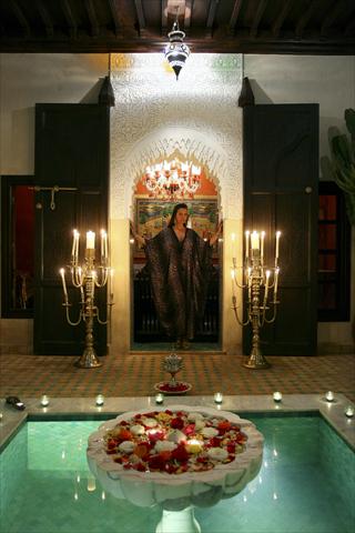 Adriana Bittencourt recebe uma turma de amigos em Marrakech para o feriado de Páscoa