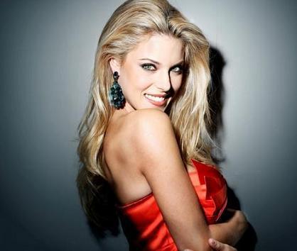 Miss Califórnia Carrie Prejean causa polêmica ao demonstrar preconceito