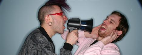 Larry Tee está de volta e com cçlipe polêmico