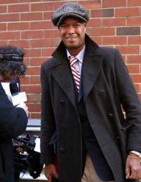 Michael Roberts está embarcando para o Rio, para fotografar mais personagens para seu livro