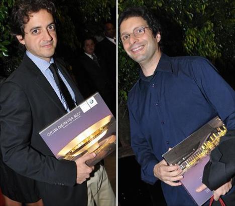 Convidados da festa de um ano da revista PODER ganham o livro “Oscar Niemeyer 360°”