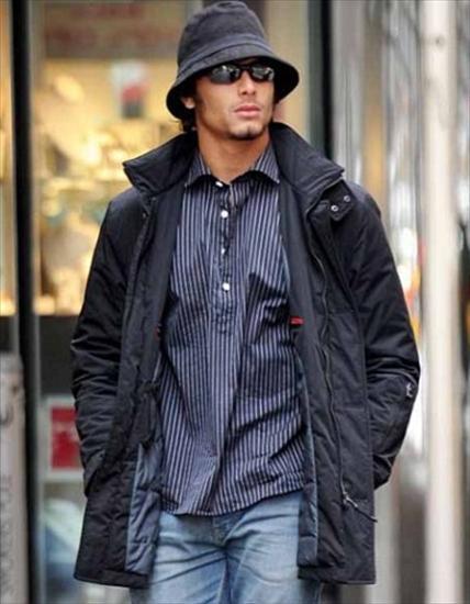 Jeito de dançar de Jesus Luz não agrada convidados da festa de 40 anos de Renée Zellweger