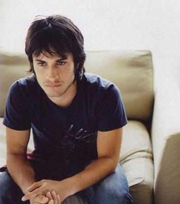 Gael Garcia Bernal sonhava em ser médico quando era criança