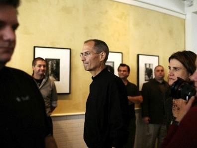 Steve Jobs volta ao trabalho