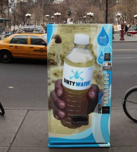 UNICEF lança a campanha Dirty Water Campaign em Nova York.