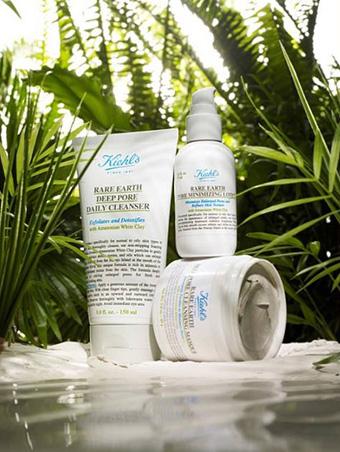 A marca de cosméticos Kiehl´s está lançando uma nova linha de produtos. A novidade é que os cremes são feitos à base de argila branca da Ilha de Marajó.