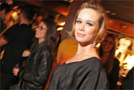 Mariana Ximenes segue a mil!