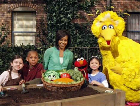 Michelle Obama participa de episódio especial de a “Vila Sésamo”.