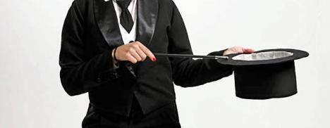 Será que o médico Hosmany Ramos fez escola? Na semana passada, uma das ex dele, hoje mais velha e que no passado teve dias bem mais glamourosos no hi-society carioca, demonstrou bem isso. Ela e mais um casal de amigos entraram em uma das boas livrarias de