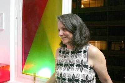 As conexões internacionais da arquiteta Candida Tabet andam a todo vapor. Atualmente, ela se divide entre o Uruguai, onde assina uma imensa casa de um importante empresário em Punta del Este, e o Líbano, onde toca o projeto de uma cobertura triplex para u