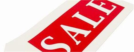 A bruxa está solta no mercado de luxo. Tudo indica que o conglomerado LVMH deve desistir de uma de suas marcas. Segundo a coluna de Cindy Adams, do jornal “New York Post”, a Celine está de saída do grupo.