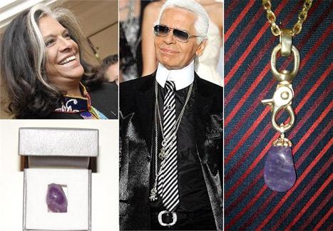 Bethy Lagardère gostou tanto da ametista que ganhou do IBGM durante o lançamento da revista “Mag! Passion”, em junho, que resolveu presentear um de seus amigos mais queridos com a pedra: Karl Lagerfeld.