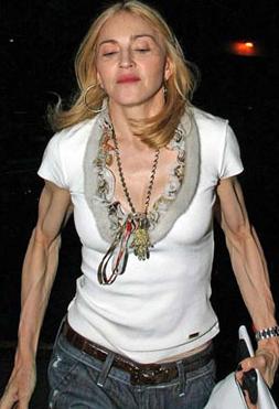 Madonna está à procura de uma nova personal trainner. A popstar mandou Tracy Anderson, que trabalhava para ela há três anos, embora. O Motivo? Madonna já não aguentava mais ter que carregar Tracy pra cima e pra baixo, era como um peso para ela.