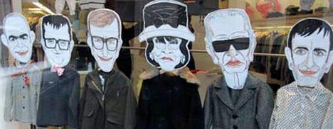 Uma loja infantil de Paris se inspirou nos ícones da moda para ilustrar a vitrine.