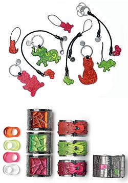 Seguindo a tendência das cores neon, a marca Bottega Veneta criou acessórios super charmosos, em couro e acrílico.