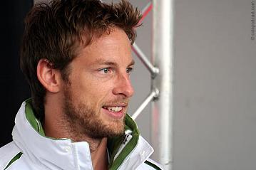 Jenson Button, campeão mundial de Fórmula 1 de 2009, vai comemorar a vitória no dining club 3p4. A festa está marcada para às 21 horas.
