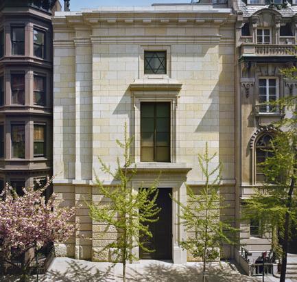 A arquitetura da Congregação Edmond J. Safra, que fica em Nova York, é um dos destaques da exposição Context/Contrast, em cartaz no Center of Architecture da cidade.